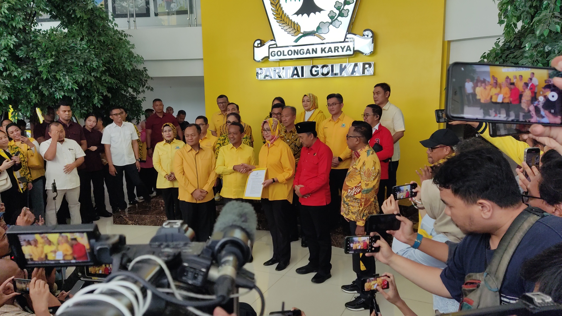 Partai Golkar resmi usung Airin-Ade Sumardi di Pilgub Banten. (BeritaNasional/Ahda).