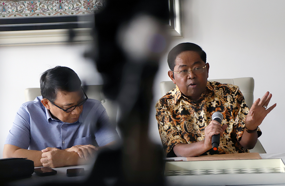 Ketua Dewan Pembina Bapilu Partai Golkar Idrus Marham memberikan keterangan terkait Airlangga. (BeritaNasional/Elvis Sendouw)