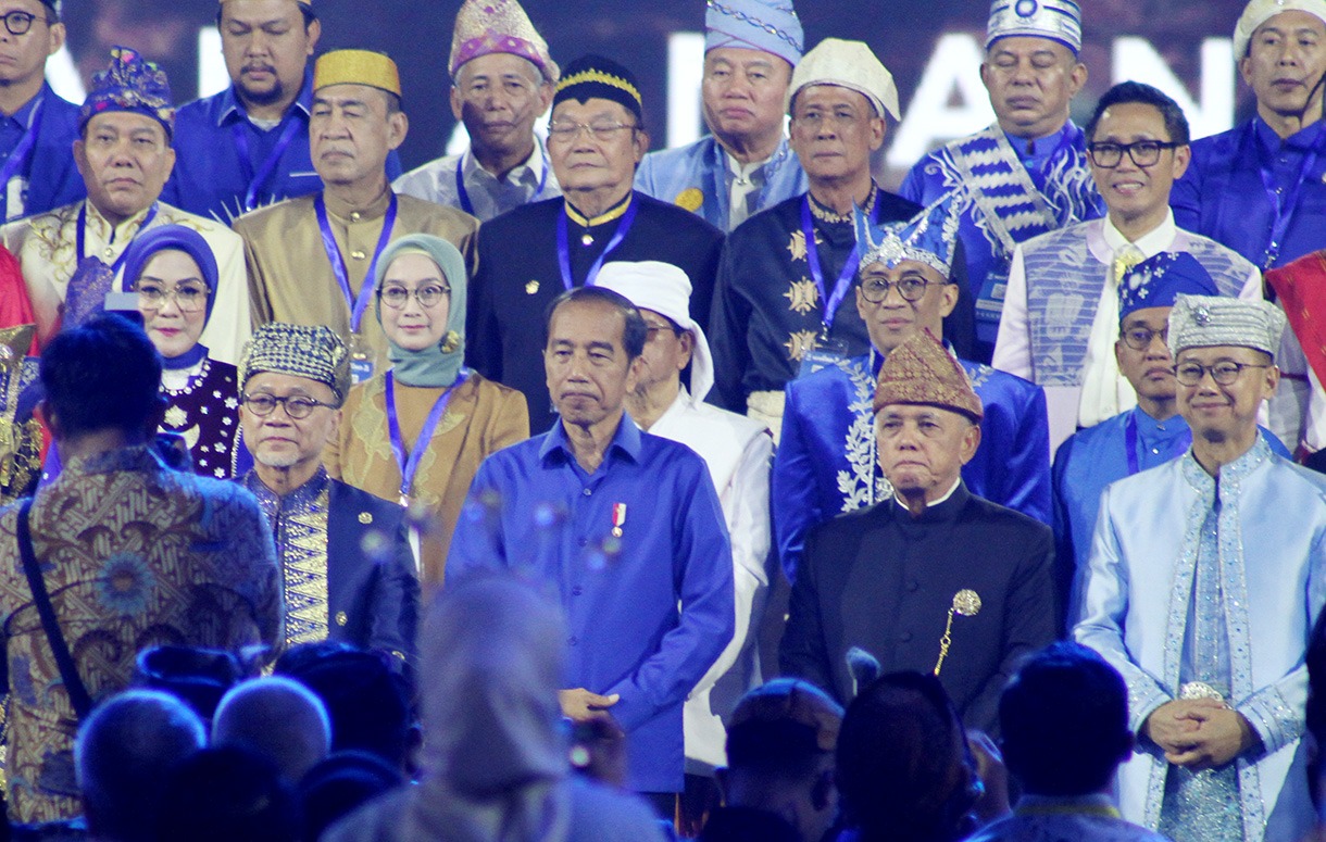 Presiden Jokowi bersama tokoh PAN di Kongres Ke-6. (BeritaNasional/Oke Atmaja)