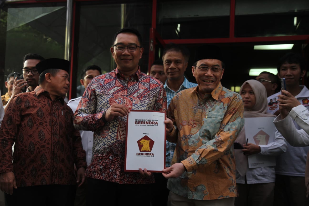 Paslon Ridwan Kamil-Suswono saat pemberian surat rekomendasi untuk bertarung di Pilgub Jakarta 2024. (BeritaNasional/Oke Atmaja)