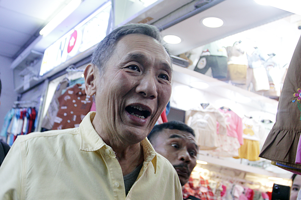 Bakal Calon Gubernur DKI Jakarta Jusuf Hamka alias Babah Alun blusukan ke pasar Tanah Abang. (BeritaNasional/Elvis)