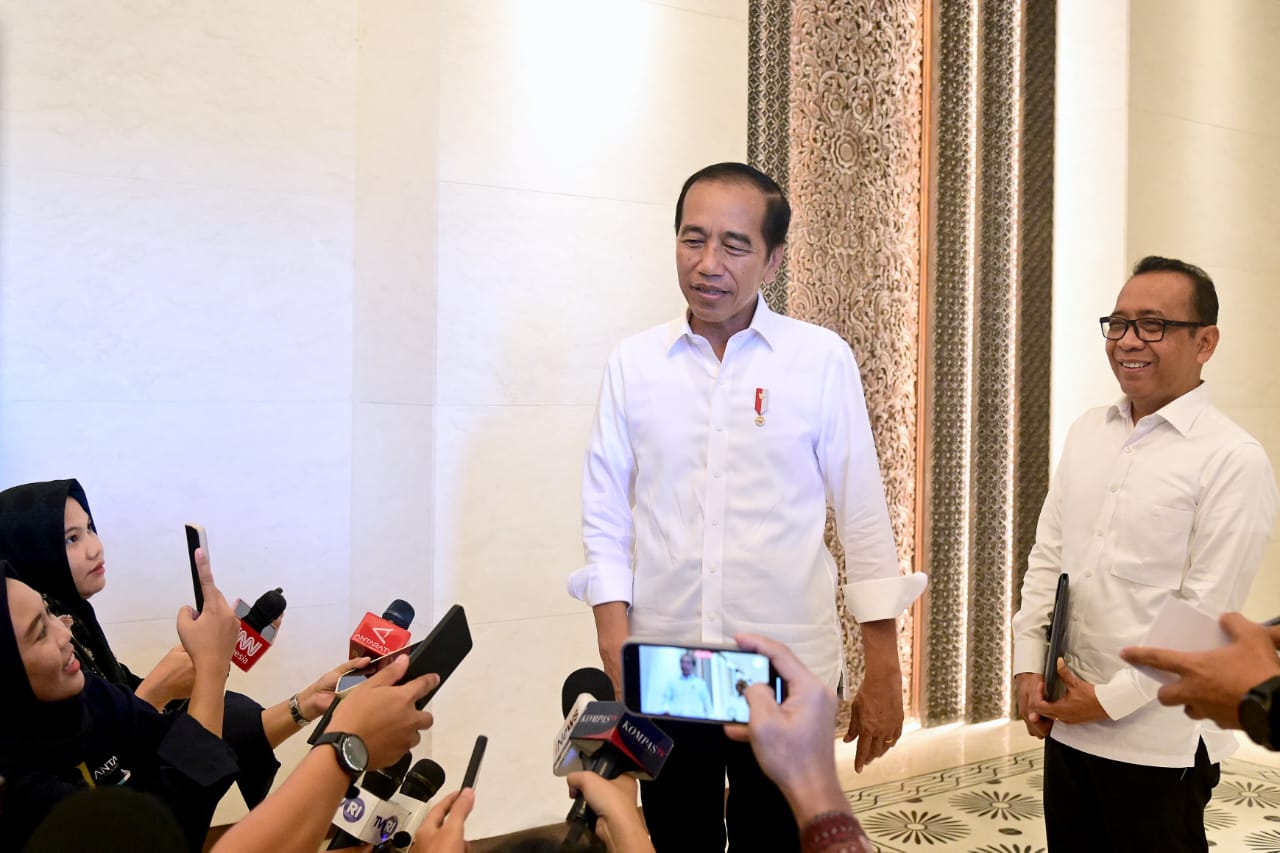 Presiden Jokowi saat memberikan keterangan. (Foto/BPMI).