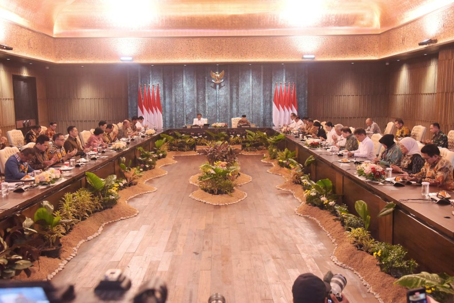 Presiden Joko Widodo dan Wakil Presiden Ma’ruf Amin memimpin Sidang Kabinet Paripurna di Istana Garuda, Ibu Kota Nusantara. (BeritaNasional/Humas Setkab/Rahmat)