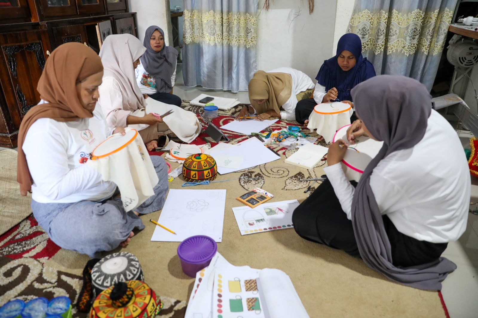 AMANAH membuat pelatihan kerajinan tangan untuk warga di Kabupaten Pidie. (Foto/Amanah).