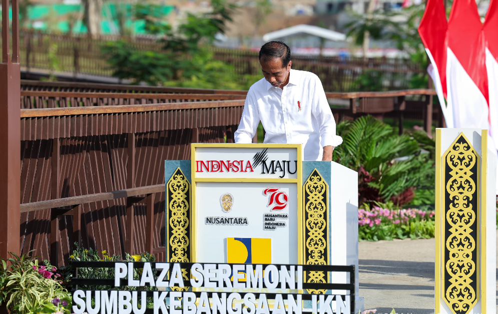 Presiden Jokowi saat meresmikan Sumbu Kebangsaan di IKN. (Foto/OIKN)