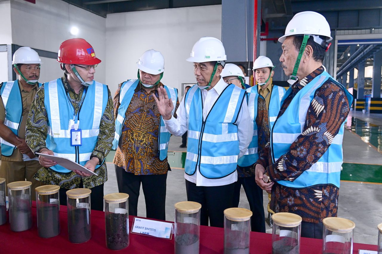 Presiden Joko Widodo meresmikan Pabrik Bahan Anoda Baterai Litium PT Indonesia BTR New Energy Material. (Foto/BPMI).