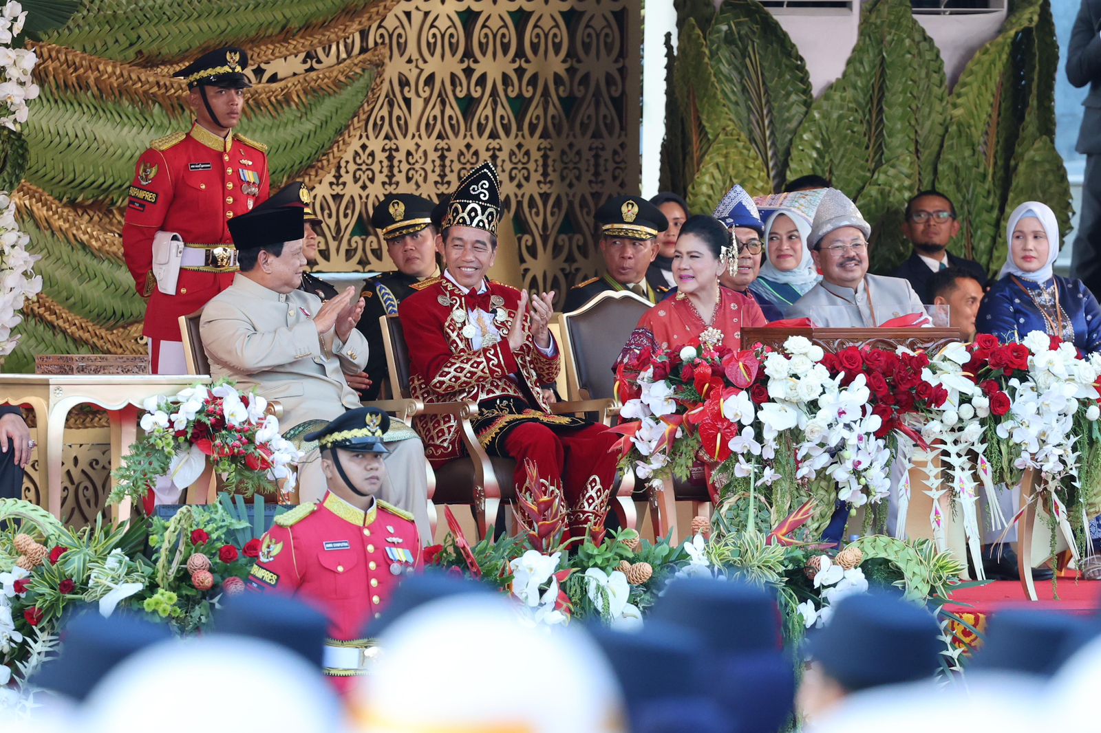 Momen Prabowo Dampingi Jokowi Upacara Penurunan Bendera HUT ke-79 RI. (Foto/Tim Prabowo).