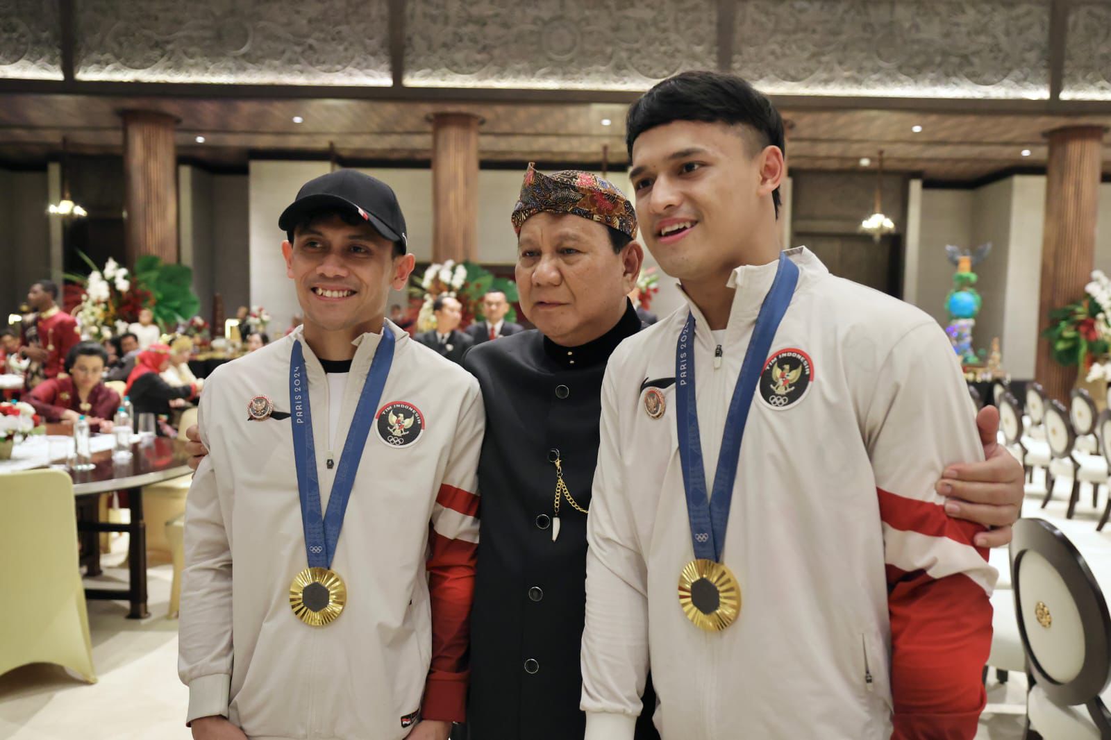 Momen Prabowo dan Para Atlet Peraih Medali Olimpiade Selfie Bareng di Sela HUT Ke-79 RI