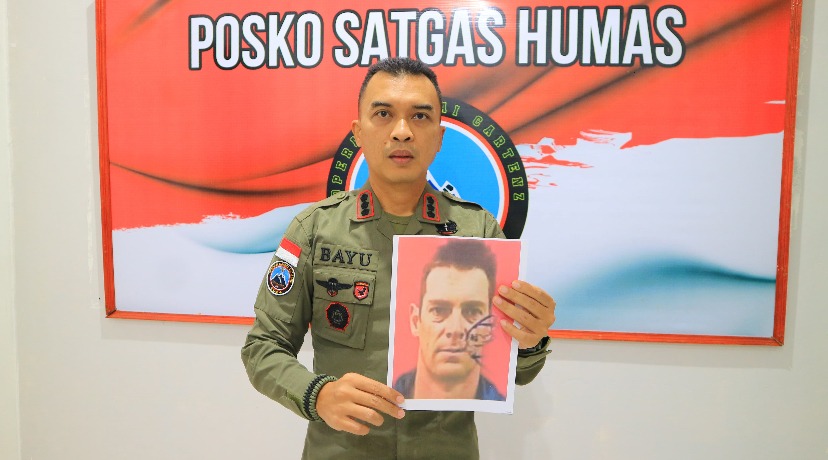 Pilot berkebangsaan Selandia Baru yang di bunuh KKB (BeritaNasional/Humas Polri)