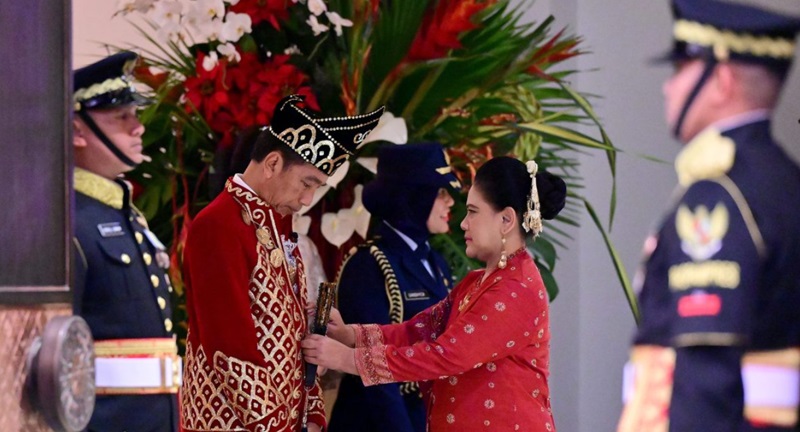 Jokowi pakai baju adat banjar (Foto/Presiden RI)