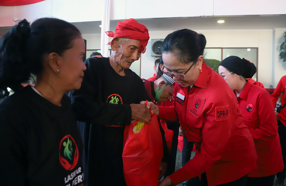 Memperingati Hari Konservasi Alam Nasional (HKAN), PDIP gelar seminar bersama pemulung dan petugas kebersihan. (BeritaNasional/Elvis Sendouw)