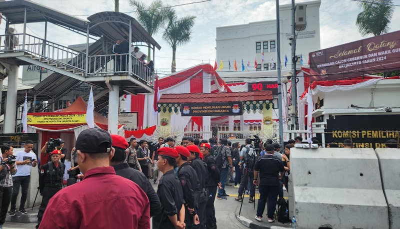 Polri kawal KPU DKI (Beritanasional/Panji)