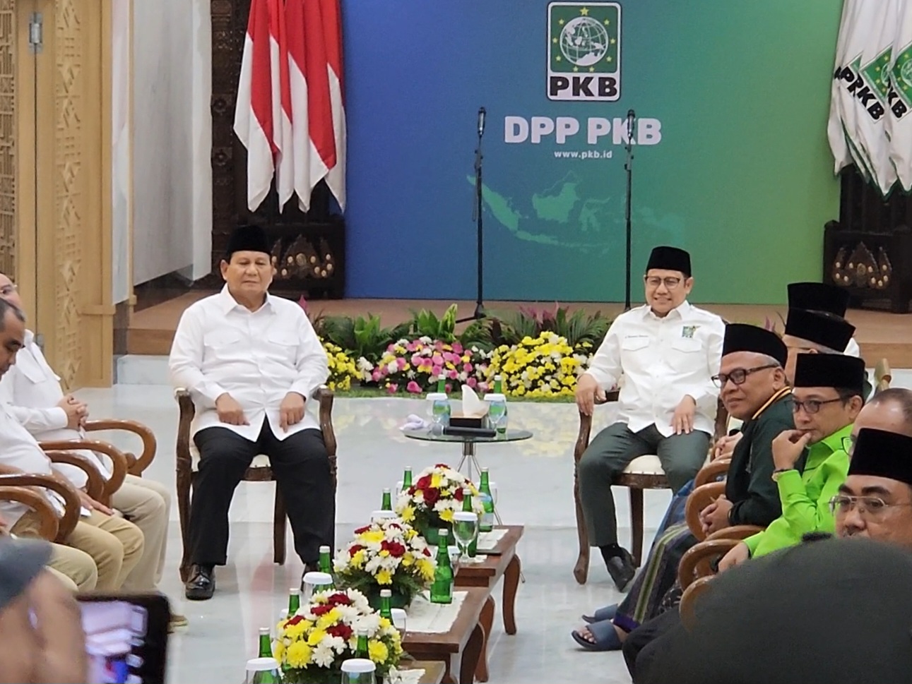 Presiden terpilih Prabowo Subianto (kiri) dan Ketum PKB Muhaimin Iskandar (kanan). (BeritaNasional/Elvis).