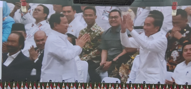 Ketum Gerindra Prabowo Subianto bersama Presiden Jokowi di Indonesia Arena. (BeritaNasional/Ahda)