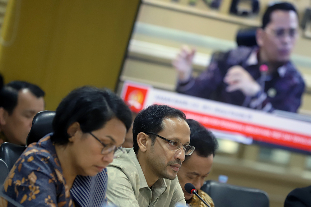 Mendikbudristek Nadim Makarim bersama jajarannya mengikuti rapat kerja bersama Komite III DPD RI. (BeritaNasional/Elvis Sendouw)