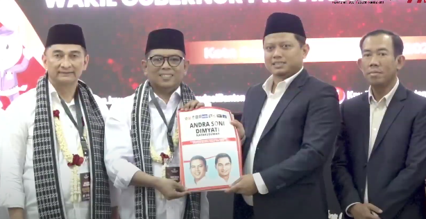 Paslon Andra Soni-Dimyati Natakusumah saat mendaftar Pilgub Banten 2024 di KPU. (Foto/Tangkapan Layar)