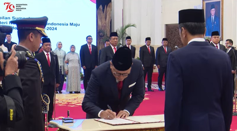 Rosan Roeslani dilantik Jokowi menjadi Menteri Investasi (Foto/Youtube Setpres)