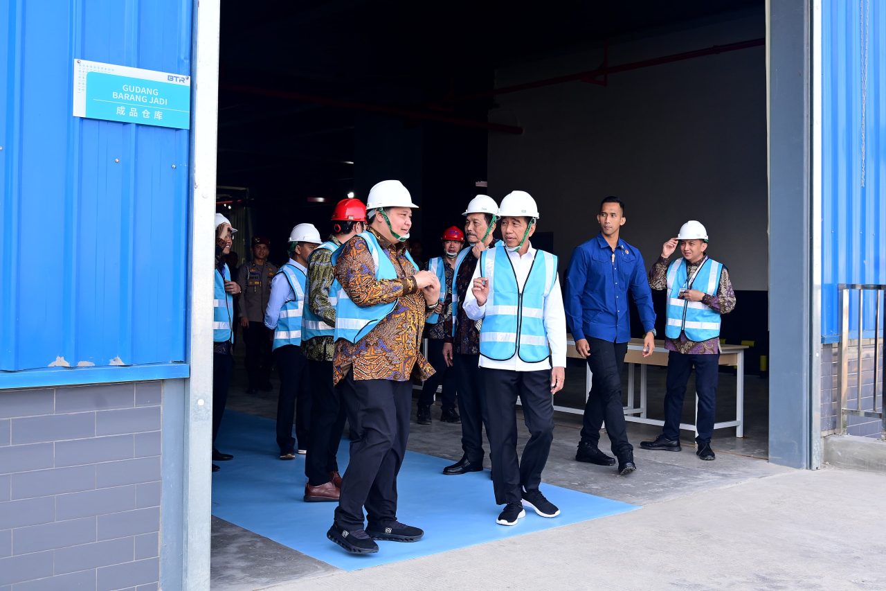 Presiden Jokowi saat meninjau Kawasan Ekonomi Khusus (KEK) Kendal, Kabupaten Kendal. (Foto/BPMI).