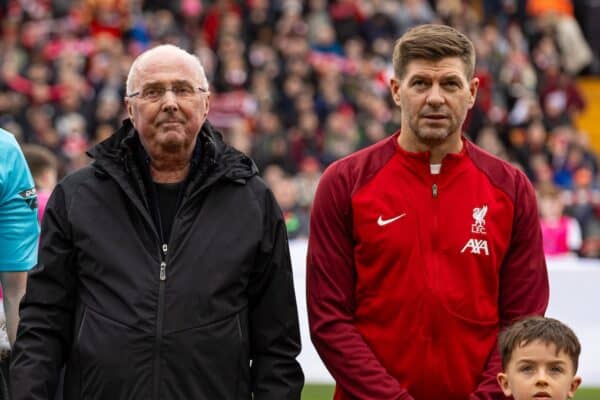 Sven Goran Eriksson (kiri) bersama Steven Gerrard dalam laga Liverpool Legends vs Ajax. (Foto/This Is Anfield)