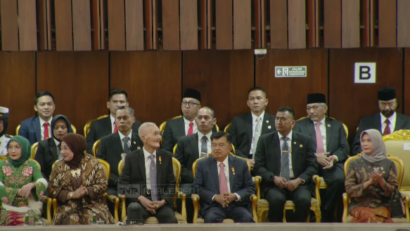 Jusuf Kalla dan Try Soetrisno di barisan kursi VVIP. Megawati Soekarnoputri dan Susilo Bambang Yudhoyono tak hadir dalam Sidang Tahunan MPR. (Foto/tangkapan layar YouTube)