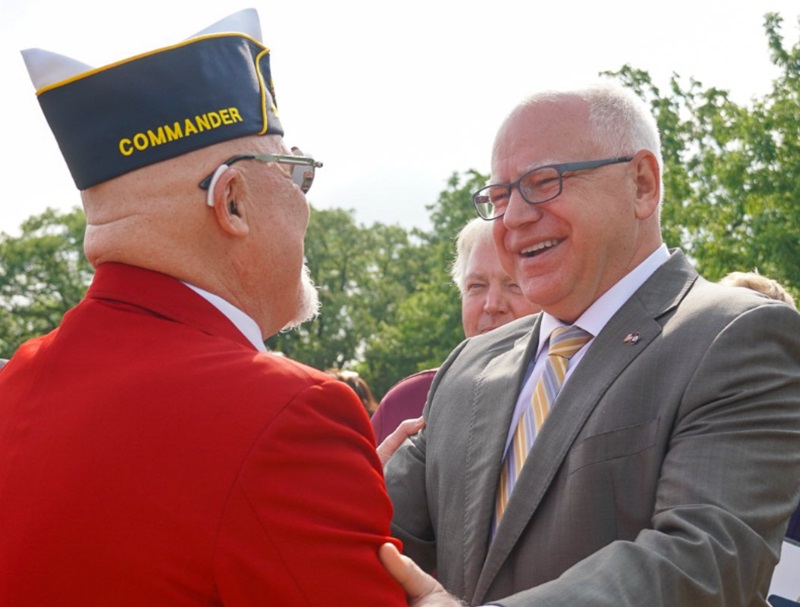 Cawapres Kamala Harris, Tim Walz merupakan seorang Gubernur Minnesota (Foto/X Tim Walz)