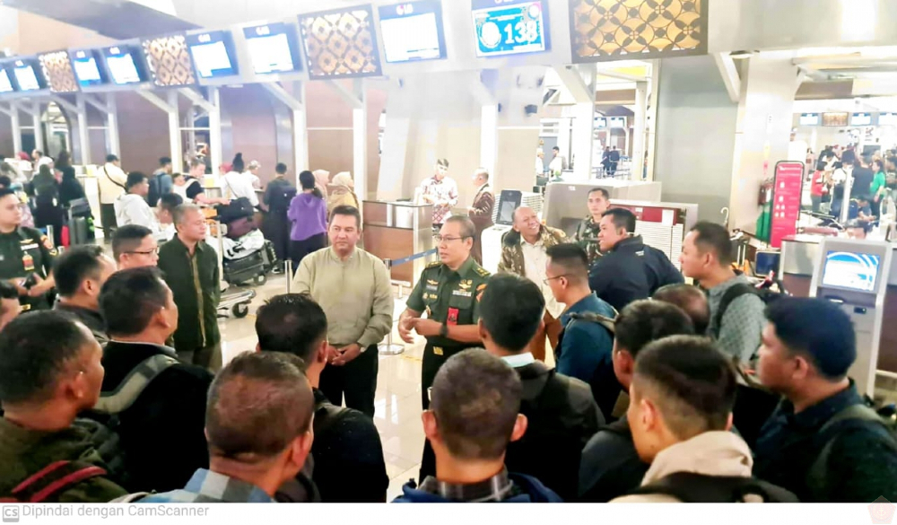 Suasana keberangkatan nekes dari TNI untuk misi kemanusiaan di Gaza. (Foto/Puspen TNI)