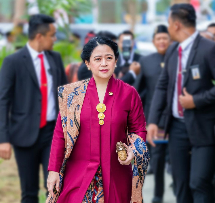 Ketua DPR dan cucu Proklamator Puan Maharani sebelum membacakan teks proklamasi. (Foto/inst @puanmaharaniri)