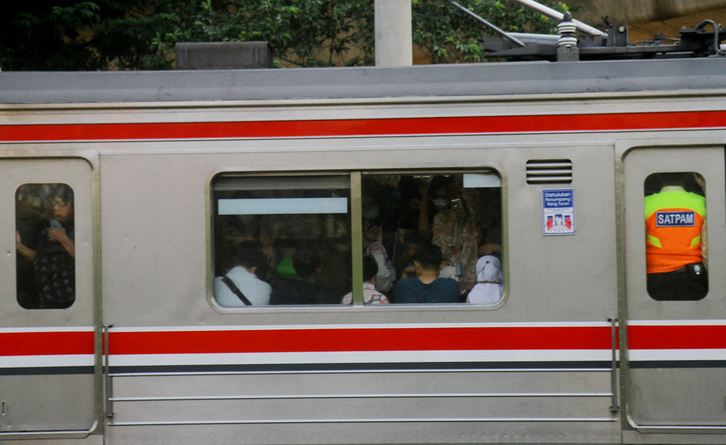 Penumpang KRL. (BeritaNasional/Oke Atmaja).