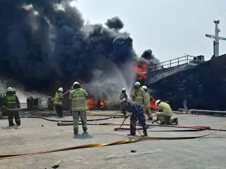 Kapal di Pelabuhan Muara Baru terbakar. (Foto/Berita Jakarta)