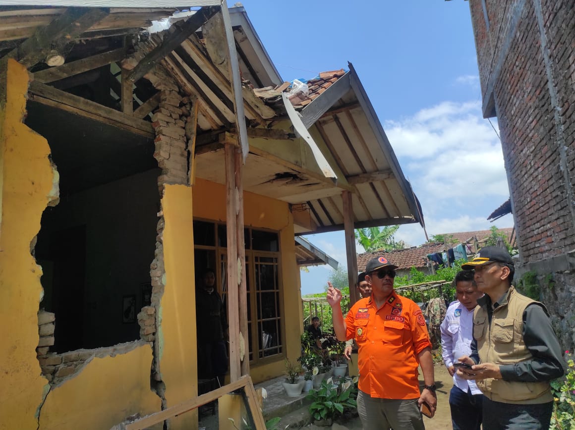 Bangunan di Bandung yang mengalami kerusakan imbas gempa. (Foto/BNPB).