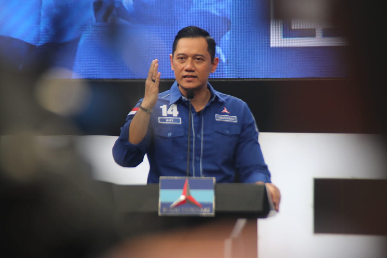 Ketum Demokrat Agus Harimurti Yudhoyono saat berpidato saat HUT Demokrat di DPP Demokrat. (BeritaNasional/Oke Atmaja)