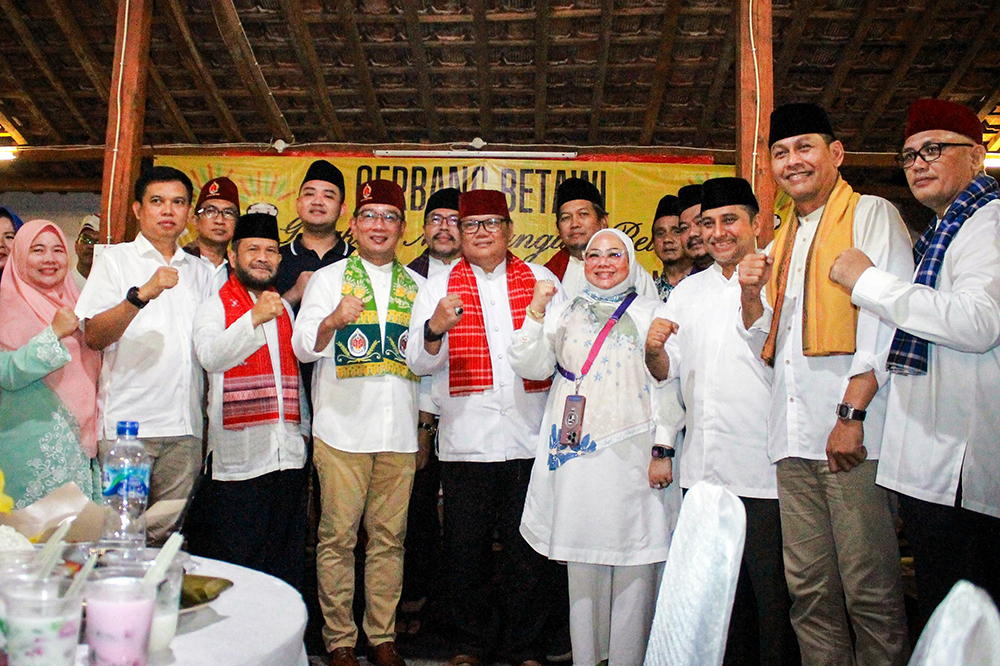 Calon Gubernur Jakarta Ridwan Kamil sambangi perwakilan masyarakat Betawi yang tergabung dalam Badan Musyawarah (Bamus) Betawi. (BeritaNasiona/HO Tim RK/Elvis Sendouw)