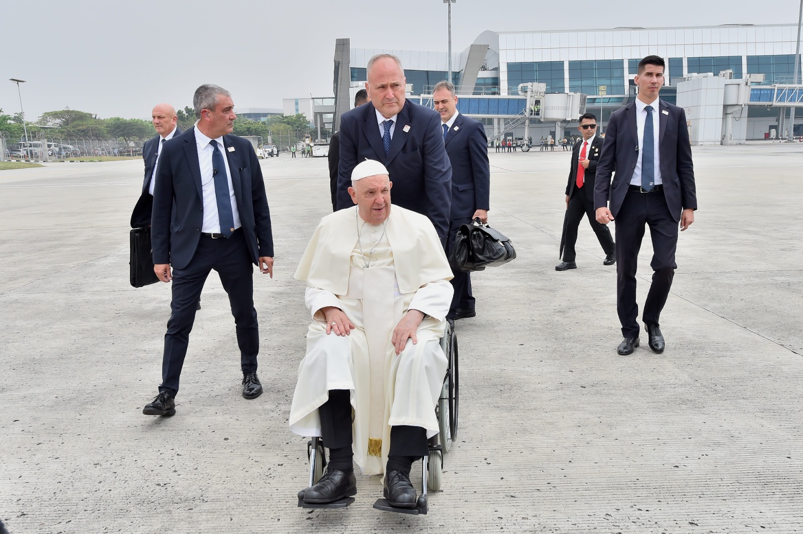 Paus Fransiskus saat tiba di Indonesia. (Foto/INDONESIA PAPAL VISIT COMMITTEE).