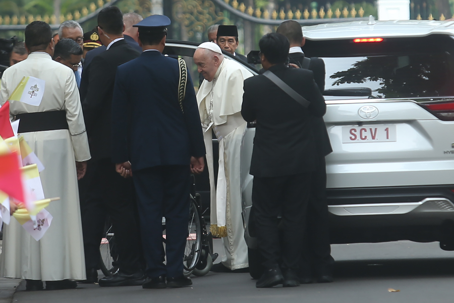 Momen Paus Fransiskus saat sambangi Istana Negara. (BeritaNasional/Doc. Indonesia Papal Visa Committee)