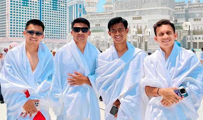 Sejumlah pemain Timnas Indonesia melaksanakan umrah. (Foto/instagram/Asnawi).