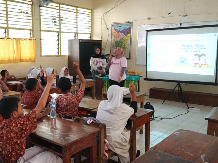 JIEP menggelar Srikandi JIEP Mengajar kepada siswa SDN Rawa Terate 03 Pagi. (Foto/Berita Jakarta)