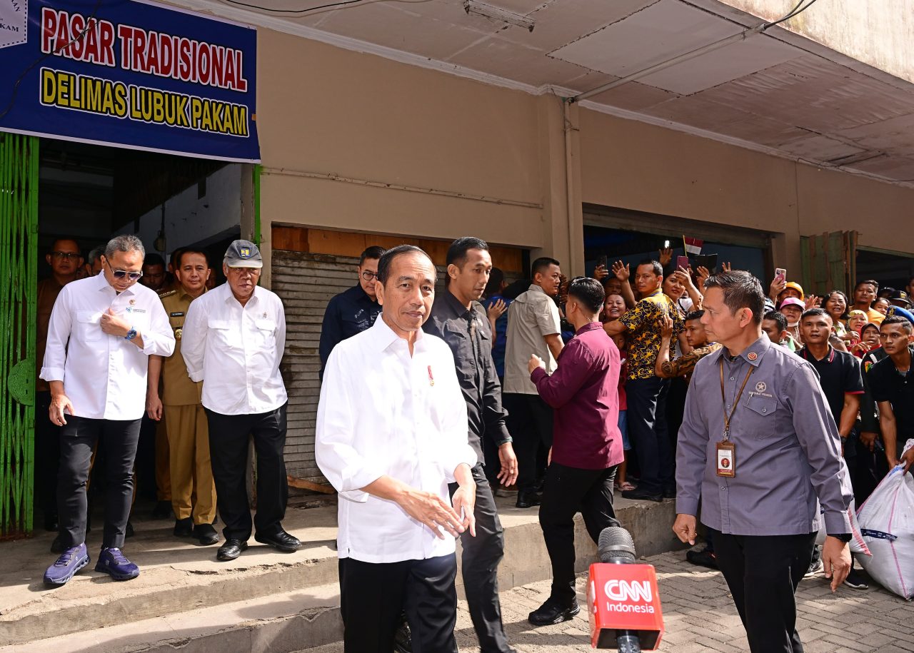 Presiden Jokowi saat memberikan keterangan pers. (Foto/BPMI)