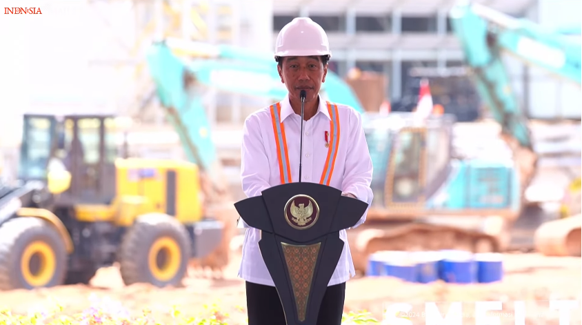 Presiden Jokowi meresmikan Injeksi Bauksit Perdana Smelter Grade Alumina Refinery (SGAR) PT Borneo Alumina Indonesia. (Foto/BPMI).