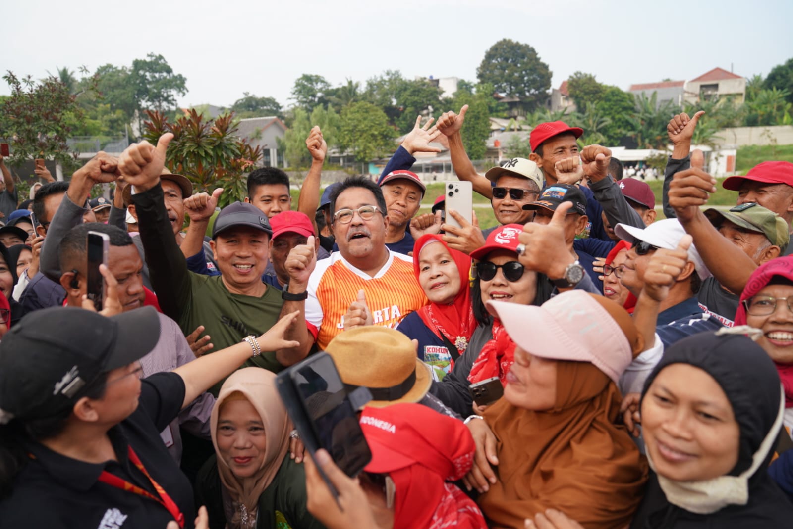 Calon Wakil Gubernur Jakarta nomor urut 3, Rano Karno kampanye perdana di Waduk Brigif, Jagakarsa. (Foto/Tim Pramono-Rano).