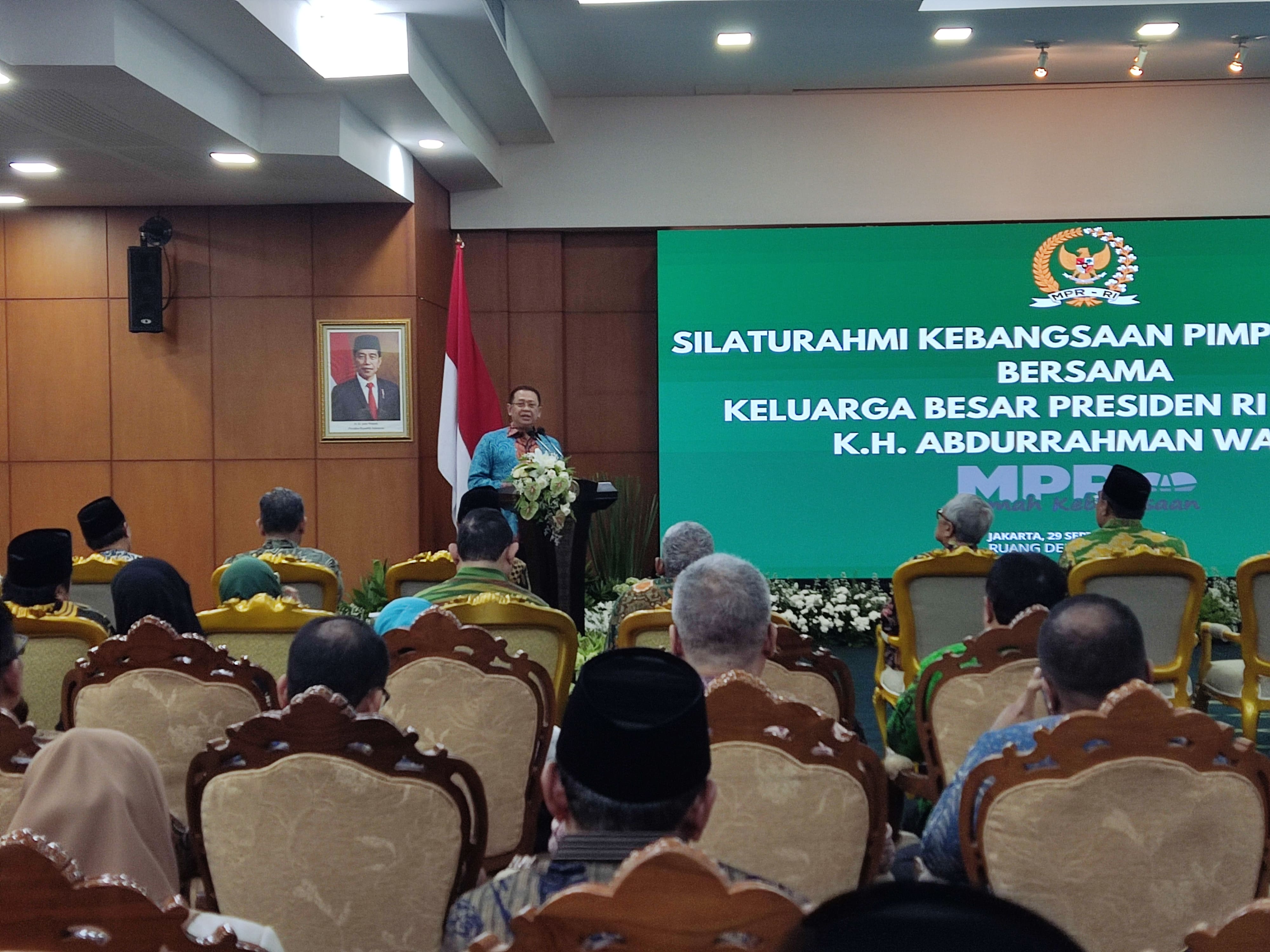 Ketua MPR Bambang Soesatyo saat silaturahmi dengan keluarga Gus Dur di Kompleks Parlemen, Senayan, Jakarta, Minggu (29/9/2024). (BeritaNasional/ahda)