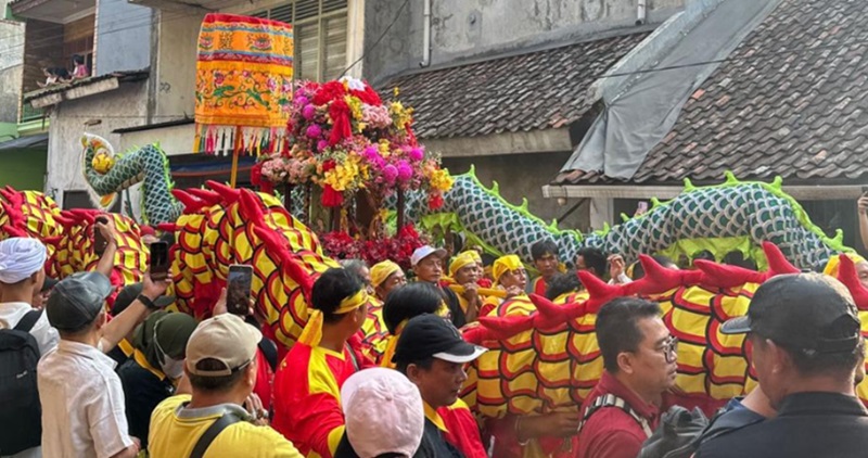 Parade Gotong Toapekong (Foto/Angga Wong)