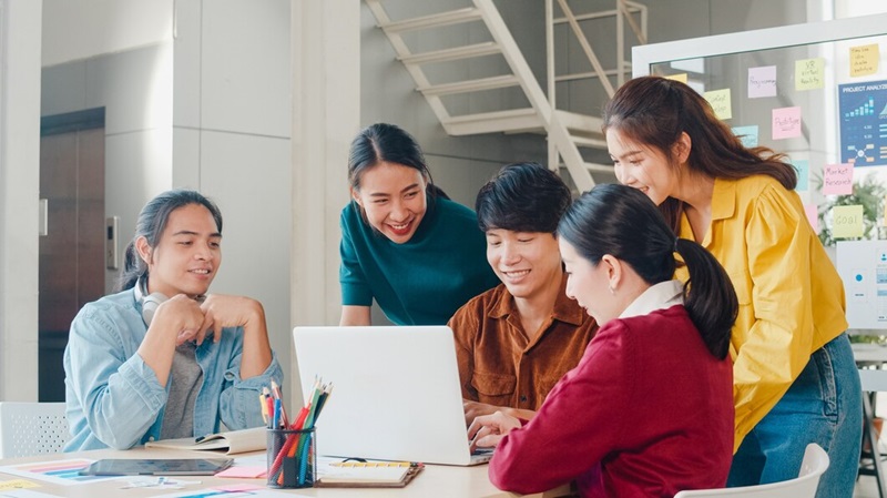 Ilustrasi kelas menengah bekerja (Foto/Freepik)