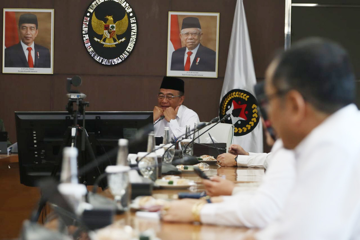 Menteri Koordinator Bidang Pembangunan Manusia dan Kebudayaan (PMK) Muhajir Effendy memimpin Rapat Tingkat Menteri (RTM) di kantor Kemenko PMK, Jakarta, (2/9/2024). (BeritaNasional.com/ Oke Atmaja)