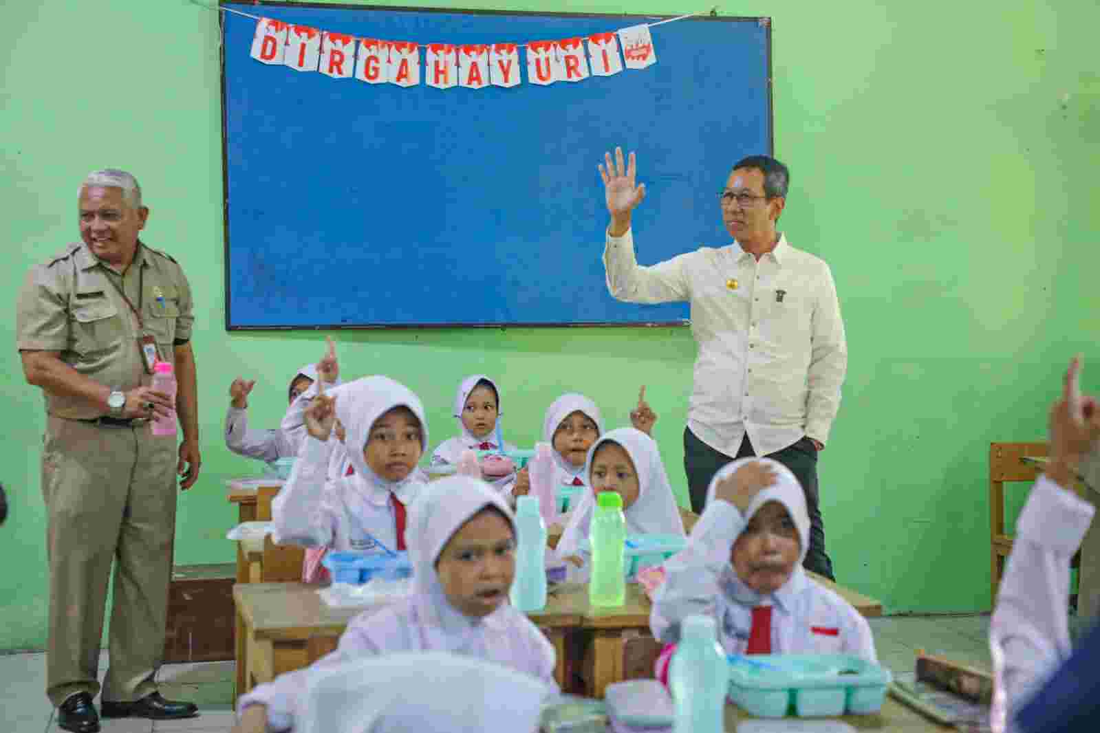 Pemprov DKI Jakarta Uji Coba Makan Bergizi Gratis di SDN Rorotan 03 Jakarta Utara. (Foto/Humas Pemprov DKI).