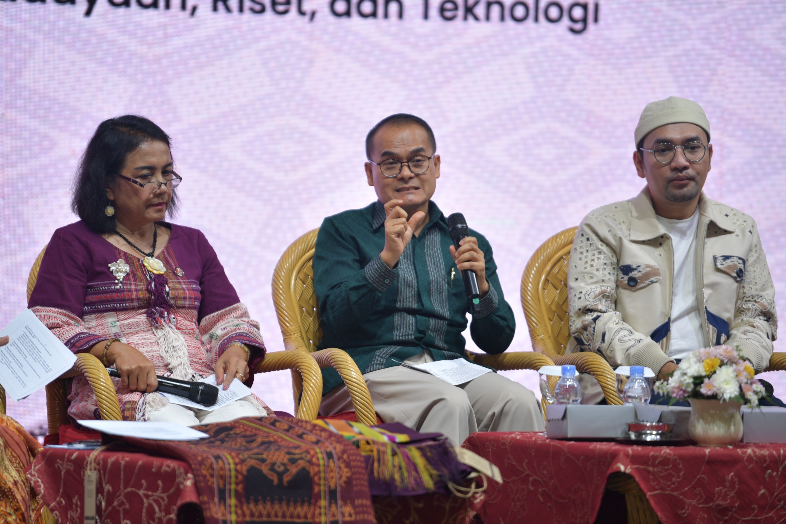 PKW Tekun Tenun membuka jalan generasi muda mengembangkan kerajinan tradisional. (BeritaNasional/Kemendikbudristek)