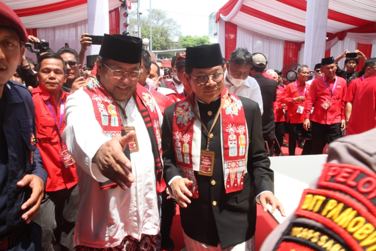 Calon Gubernur Jakarta Pramono Anung (kanan) dan calon Wakil Gubernur Rano Karno Jakarta (kiri). (BeritaNasional/Oke Atmaja).