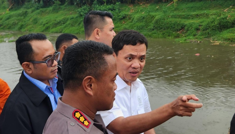 Komisi III DPR RI mendatangi lokasi penemuan jenazah di Kali Bekasi (Beritanasional/Panji)