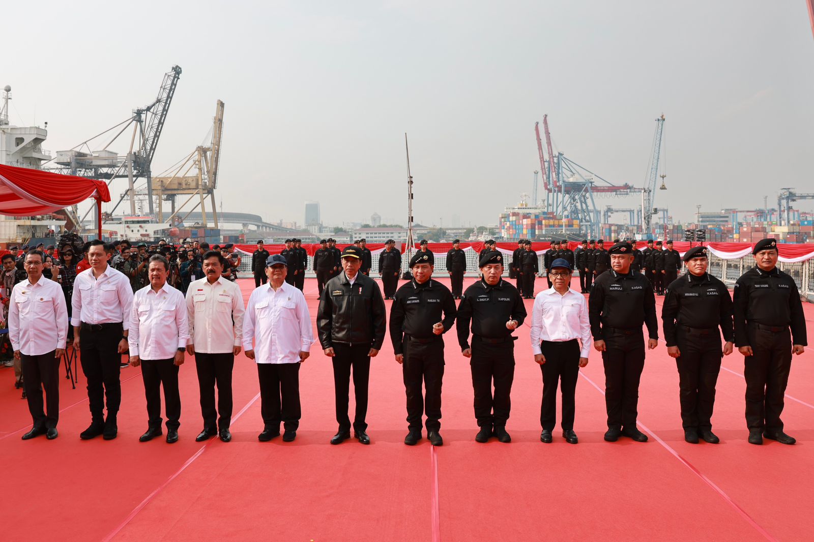 Prabowo dan Jokowi Berdampingan saat Silahturahmi Bersama dengan Keluarga Awak KRI Nanggala-402. (Foto/Tim Prabowo).