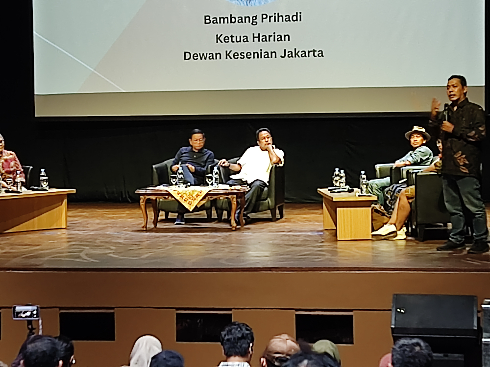 Paslon Pramono Anung-Rano Karno saat acara diskusi dengan Dewan Kesenian Jakarta di Taman Ismail Marzuki, Jakarta, Senin (23/9/2024). (BeritaNasional/Ahda)