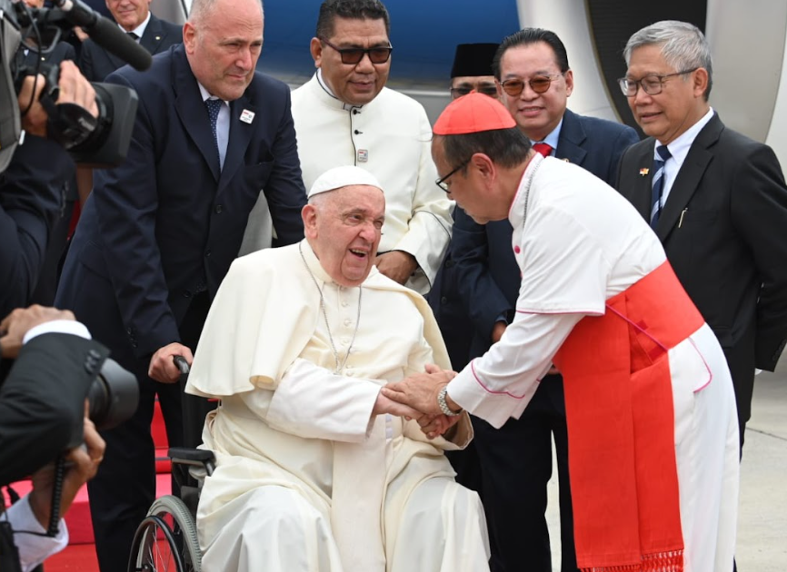 Momen Paus Fransiskus tiba di Indonesia. (BeritaNasional/Doc. Indonesia Papal Visa Committee)